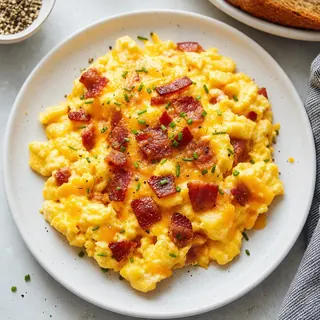 Cheesy Scrambled Eggs & Bacon