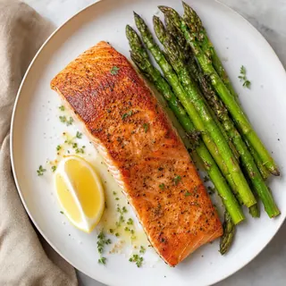 Seared Salmon Fillet with Asparagus